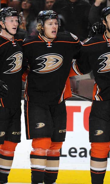 Ducks win 4th straight, beat Sharks 3-2